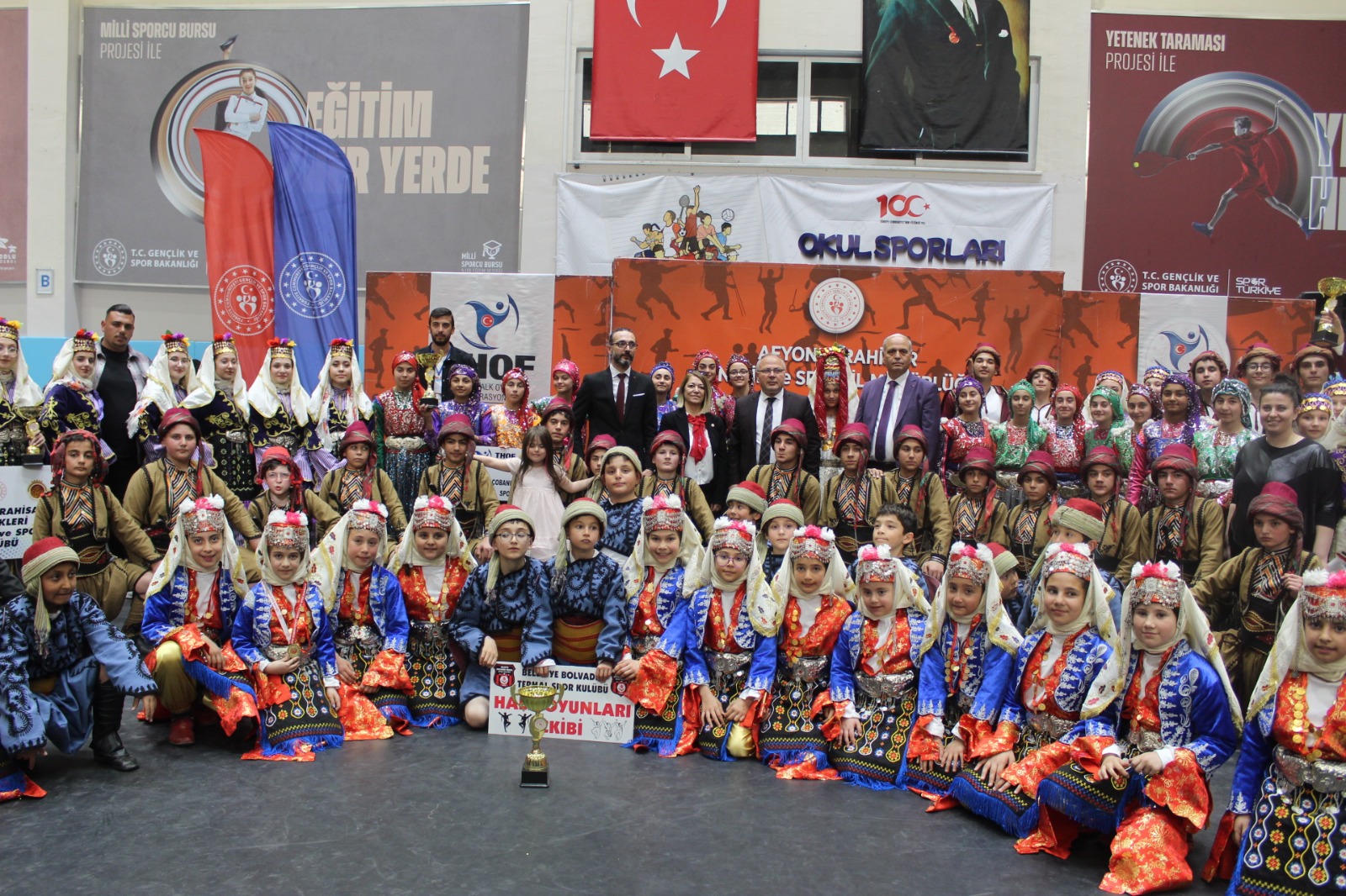 Afyonkarahisar'da  Halk Oyunları Şampiyonası Yapıldı